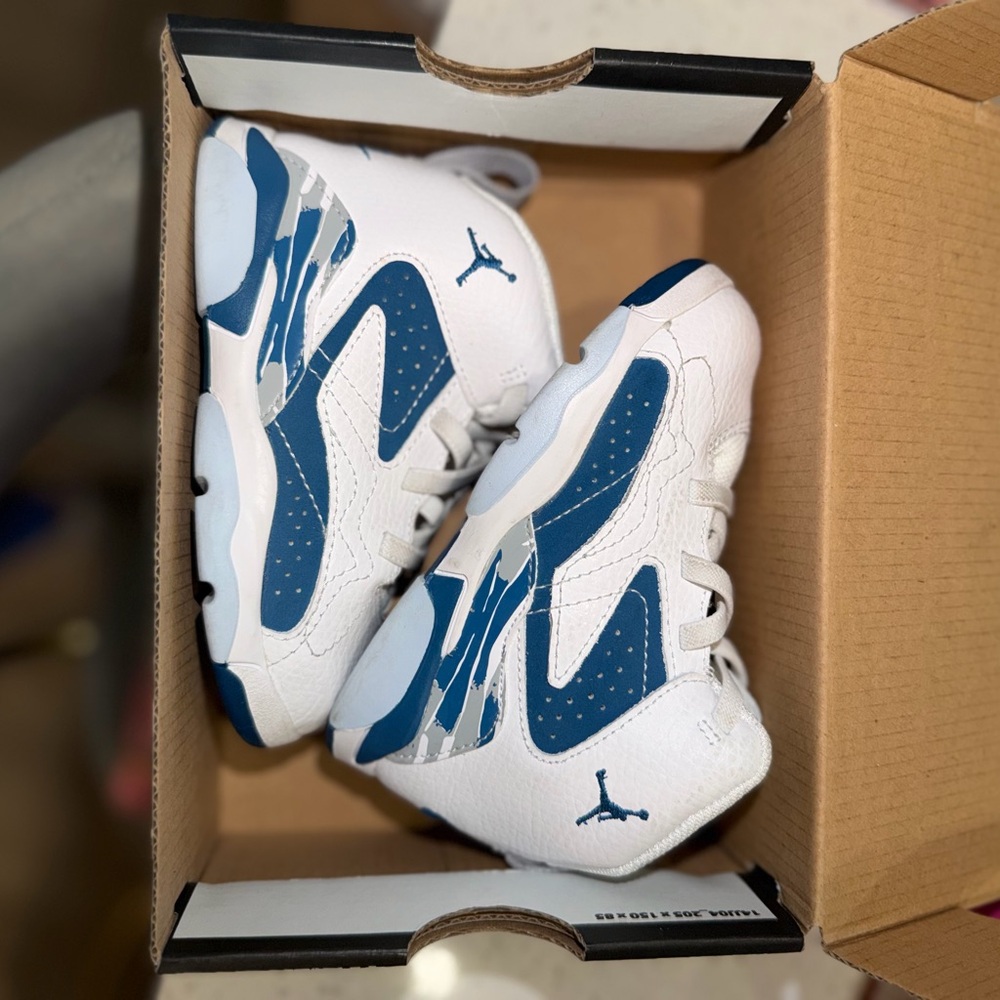 Jordan MVP Kids Sneakers - Blue and White